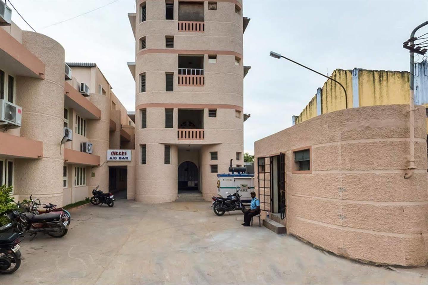 מלון דינדיגול Senthil Residency מראה חיצוני תמונה