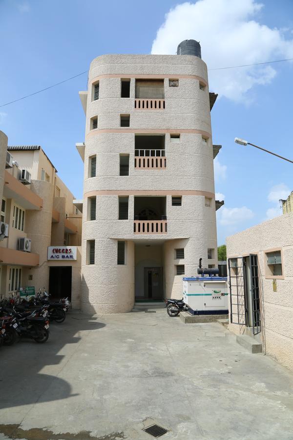 מלון דינדיגול Senthil Residency מראה חיצוני תמונה